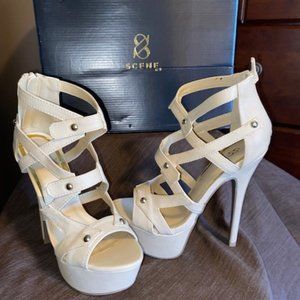 Scene Roe Beige Platform heels Size 6.5 US Never worn w/ Box